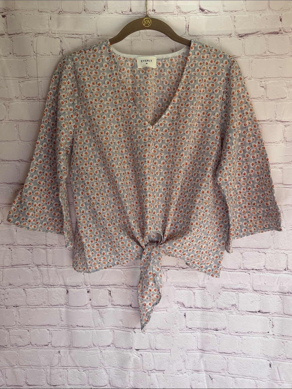 Everly Light Blue Floral Tie-Front lightweight Blouse Woman’s Size Medium